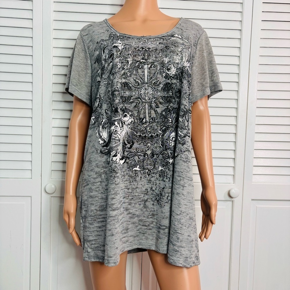 Price is firm New MAURICES Premium Gray Short Sleeve Studded Shirt Size 2X